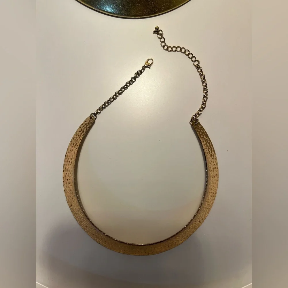 Chic Gold Hammered Necklace - Picture 2 of 4